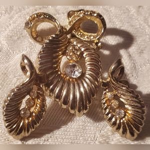 Goldtone Metal Screwback Vintage 1930's Flower Rhinestone Brooch Earrings Set